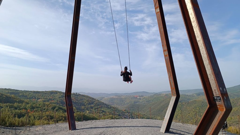 Los mejores columpios en el Bierzo Moncloa de San Lázaro