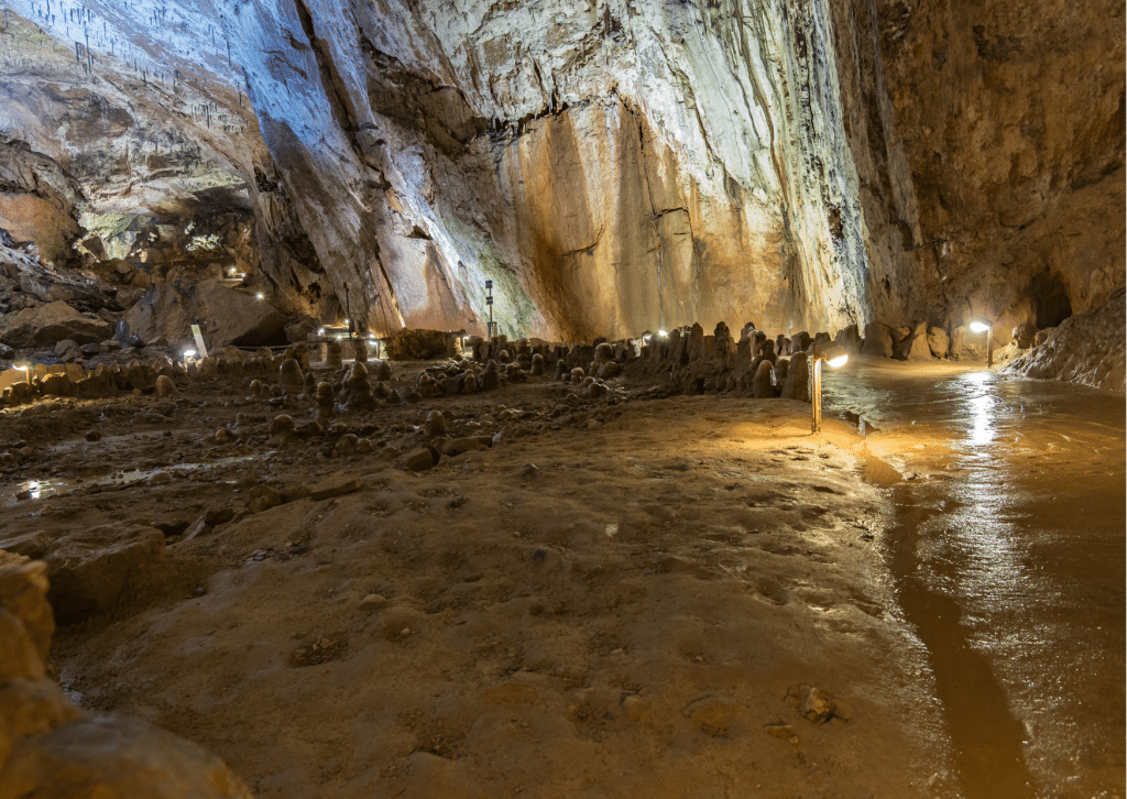 cueva de valporquero interior